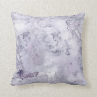 Coussin brumeux pourpre gris d'aquarelle d'arrière