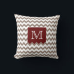 Coussin Brun brun Zig Zag Motif avec boîte rouge profonde<br><div class="desc">Un coussin très tendance avec motif zig brun brun et  monogramme rouge profond. Ajoutez votre initiale au centre avant du coussin. Pour un coussin de jumelage et de coordination,  voir d'autres dans mon magasin. Obtenez quelques coussins et expliquez un nom complet ou un mot.</div>