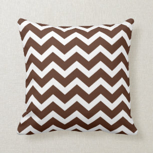 Coussin brun chocolat de rayure de Chevron