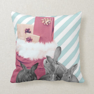 Coussin Bunnies Peeking dans le sac de Père Noël