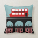 Coussin Bus De Londres Sur Un Pont<br><div class="desc">Graphique Vectoriel De Natalia Povalyaeva</div>