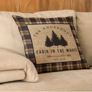 Coussin Cabane de famille rustique au nom champêtre dans l
