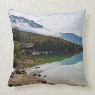 Coussin Cabine à côté de lac Bohinj en Slovénie