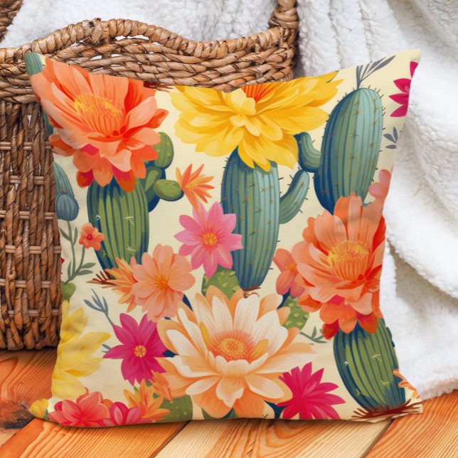 Coussin Cactus de désert du sud-ouest orange jaune vert (Cactus and colorful yellow and orange flowers pillow)