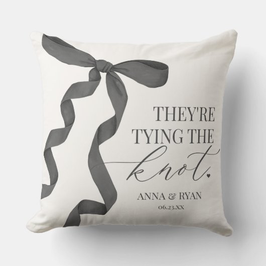 Coussin Cadeau de Fête de Fiançailles Black Bow Tying the (Recto)