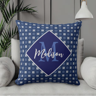 Coussin Cadeau de monogramme initial élégant bleu gris