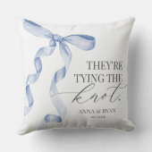 Coussin Cadeau de shower de mariage Blue Bow Tying the Kno (Verso)