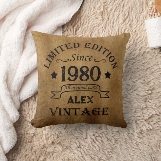 Coussin Cadeaux d'anniversaire vintages personnalisés (Couverture)