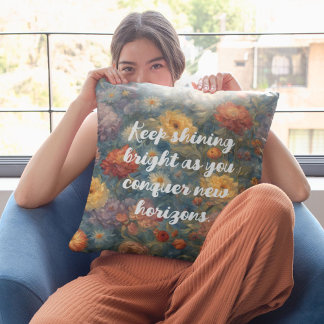 Coussin Cadeaux de graduation en aquarelle douce pour peti