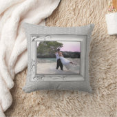 Coussin Cadre argenté avec fleurs points gris photo person (Couverture)