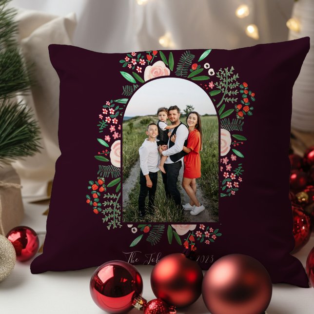 Coussin Cadre d'arc moderne Floral Joyeux Noël Photo (Modern Arch Frame Floral Merry Christmas Photo Throw Pillow)