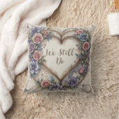 Coussin Calligraphie Anniversaire Nous sommes toujours là (Couverture)