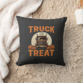 Coussin Camion ou traiter Halloween conception de semi-rem (Couverture)