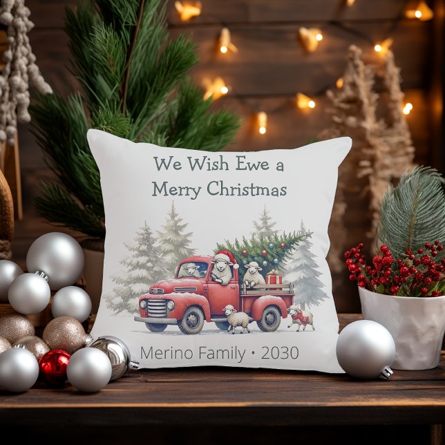 Coussin Camion rouge mouton rustique Thème (We wish ewe a merry christmas throw pillow)