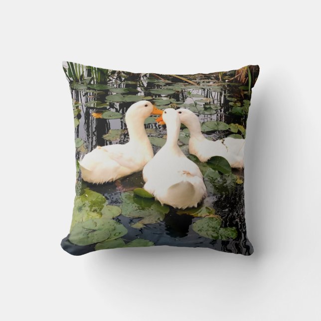 Coussin Canards blancs, caleçons, cattails, lac (Recto)