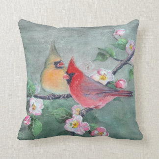 Coussin CARDINAUX et FLEURS d'APPLE par SHARON SHARPE