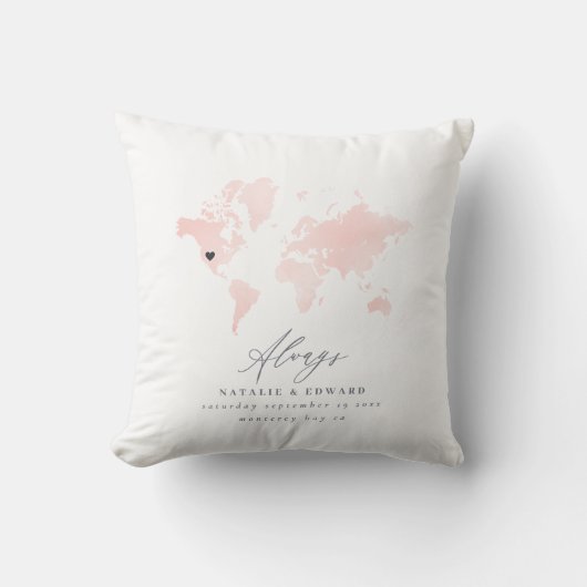 Coussin Carte du monde rose pâle mariage ou cadeau d'anniv (Recto)
