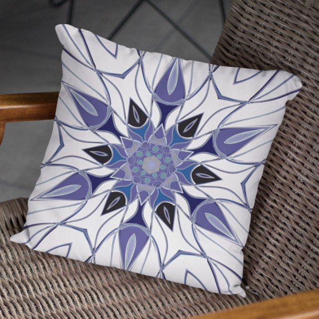 Coussin Carton Mandala Flower bleu violet et blanc (Créateur téléchargé)