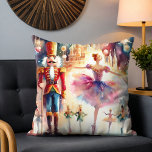 Coussin Casse-noisette Ballet Aquarelle Noël Ballerina<br><div class="desc">Nutcracker Ballet Aquarelle Noël Ballerina Festive Jeu d'Oreiller Coussin dispose d'un ballet traditionnel de Noël avec une ballerine et un croustillant. Parfait pour les cadeaux de Noël,  le décor de Noël,  les fêtes de fin d'année et plus encore. Créé par Evco Studio www.zazzle.com/store/evcostudio</div>