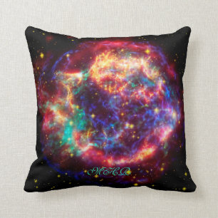Coussin Cassiopeia de monogramme, la plus jeune supernova