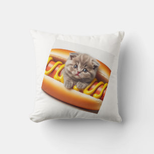 Coussin cat in hot dog and mustard
