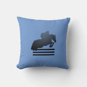 Coussin Cavalier franchissant un obstacle.