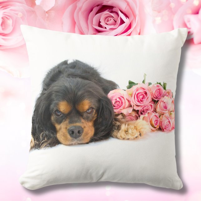 Coussin Cavalier King Charles Spaniel avec des roses roses (Créateur téléchargé)