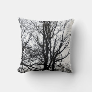Coussin Central Park fin automne arbre presque dénudé N&B