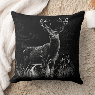 Coussin Cerf aux bois encadrés par champ et arbre