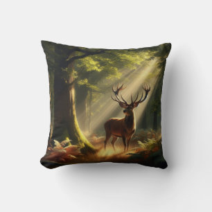 Coussin Cerf dans la forêt matinale