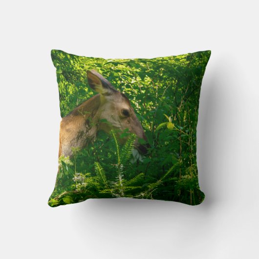 Coussin Cerf roux dans la forêt. (Verso)