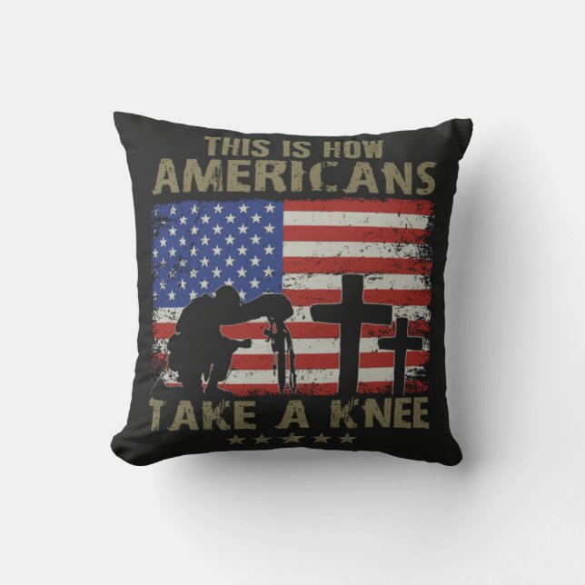 Coussin C'Est Ainsi Que Les Américains Prennent Le Genou (Recto)