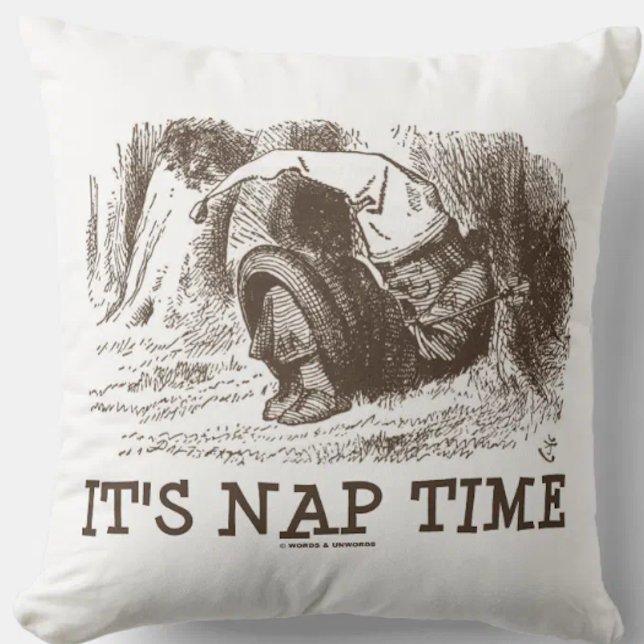 Coussin C'est l'heure de la sieste, le Roi Rouge qui dort  (Throw pillow for any Wonderland fan who takes naps.)