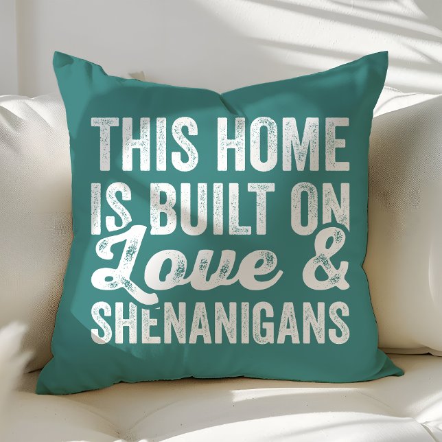 Coussin Cette maison est construite sur l'amour et les fri (Créateur téléchargé)