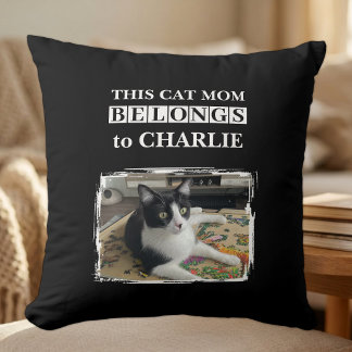 Coussin Cette maman de chat appartient à nom photo noir bl