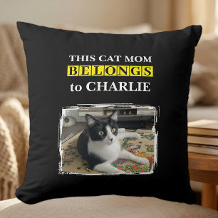 Coussin Cette maman de chat appartient à nom photo noir ja