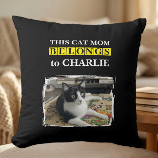 Coussin Cette maman de chat appartient à nom photo noir ja
