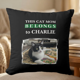 Coussin Cette maman de chat appartient au nom photo noir v