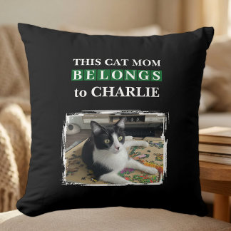 Coussin Cette maman de chat appartient au nom photo noir v