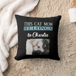 Coussin Cette mère de chat appartient au nom photo noir bl