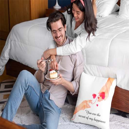 Coussin "Chaîne romantique rouge des mains et des coeurs d