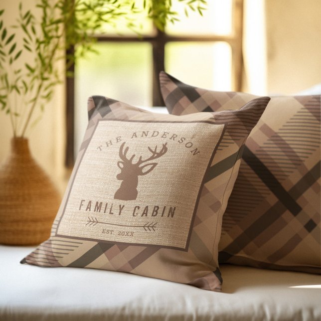 Coussin Chalet rustique au nom champêtre dans les bois (Créateur téléchargé)