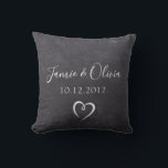 Coussin Chalkboard Couple noms date Mariage<br><div class="desc">Tableau noir Couple noms mariage date personnalisée Jeter oreiller</div>