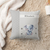 Coussin Chambre d'enfant ajoutez un nom éléphant gris mign (Couverture)