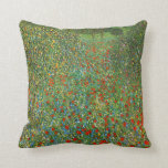 Coussin Champ de pavot de Gustav Klimt<br><div class="desc">Champ de pavot de Gustav Klimt. Peinture à l'huile sur la toile à partir de 1907. Un des paysages les plus enchanteurs de Gustav Klimt de l'artiste autrichien, champ de pavot comporte un beau champ des pavots rouges de floraison s'étendant dans la distance avec des arbres se levant sur l'horizon....</div>