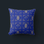 Coussin Chanukah/Hanoukka Art Déco Gold Blue Dreidels<br><div class="desc">Hanoukka/Chanukah, design Art Déco Dreidel. Cette conception dorée, fantaisie et manchante dreidel peut être personnalisée en changeant la couleur arrière - plan et/ou en modifiant des éléments de conception sur l'avant et l'arrière du coussin. Ce coussin recto verso se décline en 3 choix de tissu (le prix change selon le...</div>