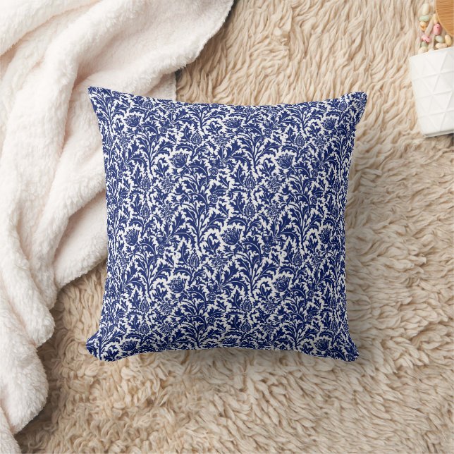 Coussin Chardon Damassé Bleu Nuit sur Fond Blanc de Willia (Couverture)
