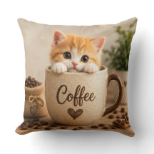 Charme de chaton dans une tasse de café