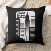 Coussin Chasing Dreams Between Buildings Urban Design (Couverture)