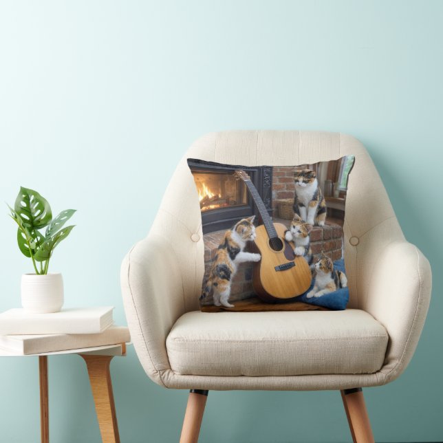Coussin Chat calicot avec chatons et guitare (Chaise)